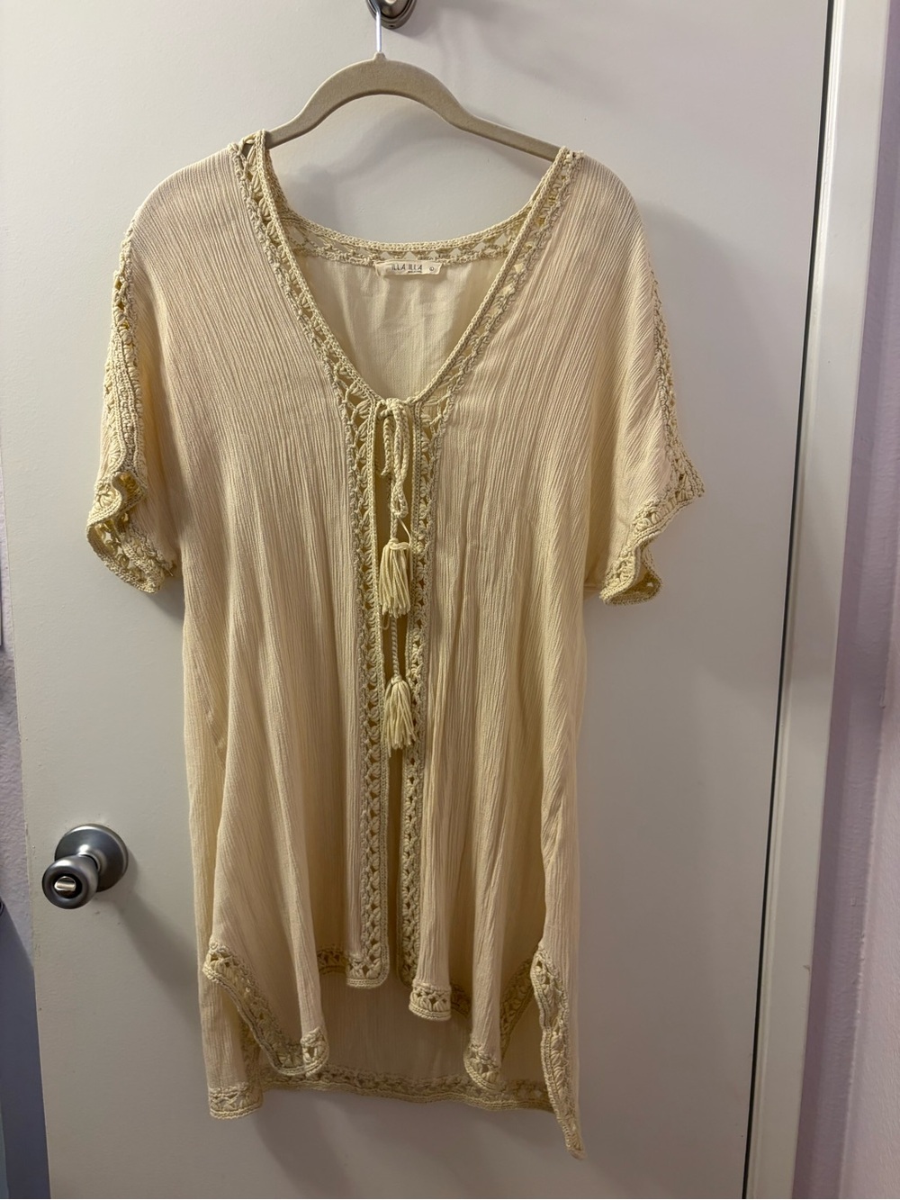 Illa Illa Large Boho Tie-Front Cream Women's Tunic Top Like New (PTP 25:L 35)